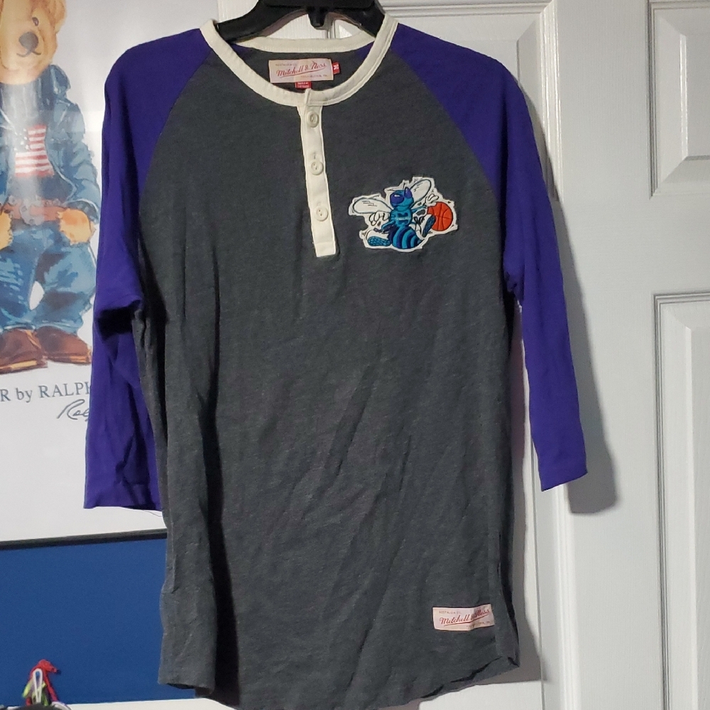 Mitchell & Ness Charlotte Hornets Gray & Purple Half Sleeve Shirt Sz M